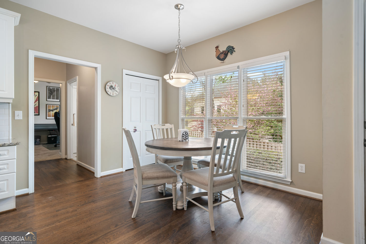 Roswell, Georgia 30075, United States, 5 Bedrooms Bedrooms, ,4 BathroomsBathrooms,Residential,Pending,115490