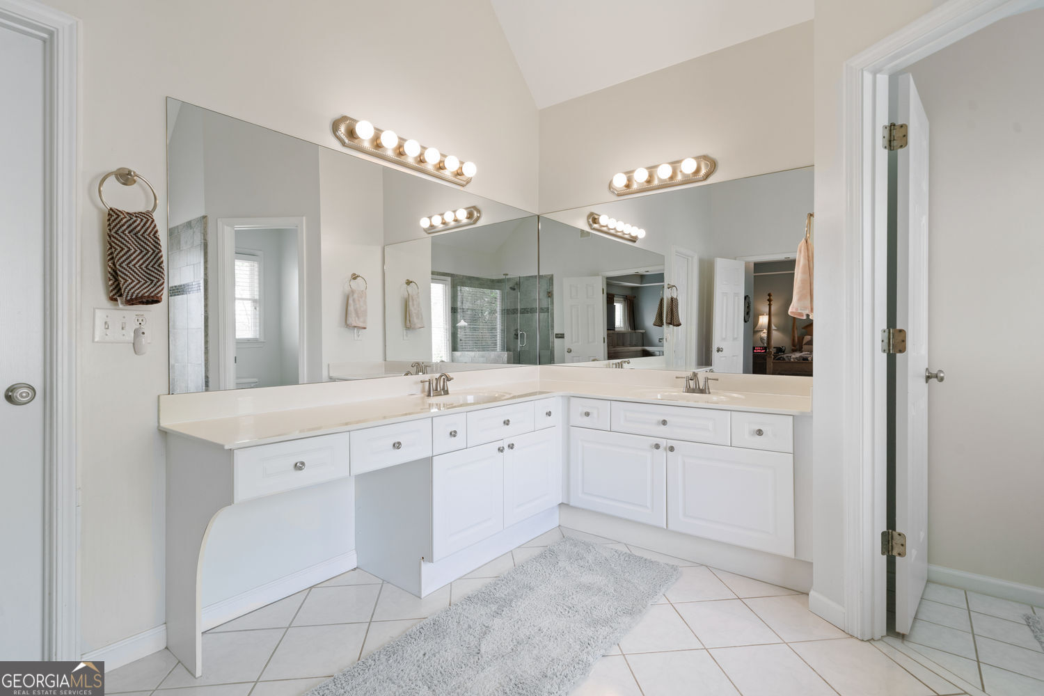 Roswell, Georgia 30075, United States, 5 Bedrooms Bedrooms, ,4 BathroomsBathrooms,Residential,Pending,115490