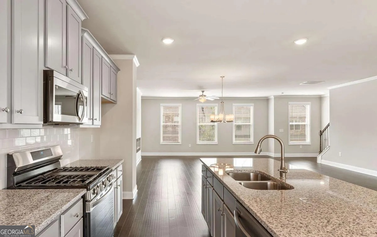 2020 Manor Pointe DR