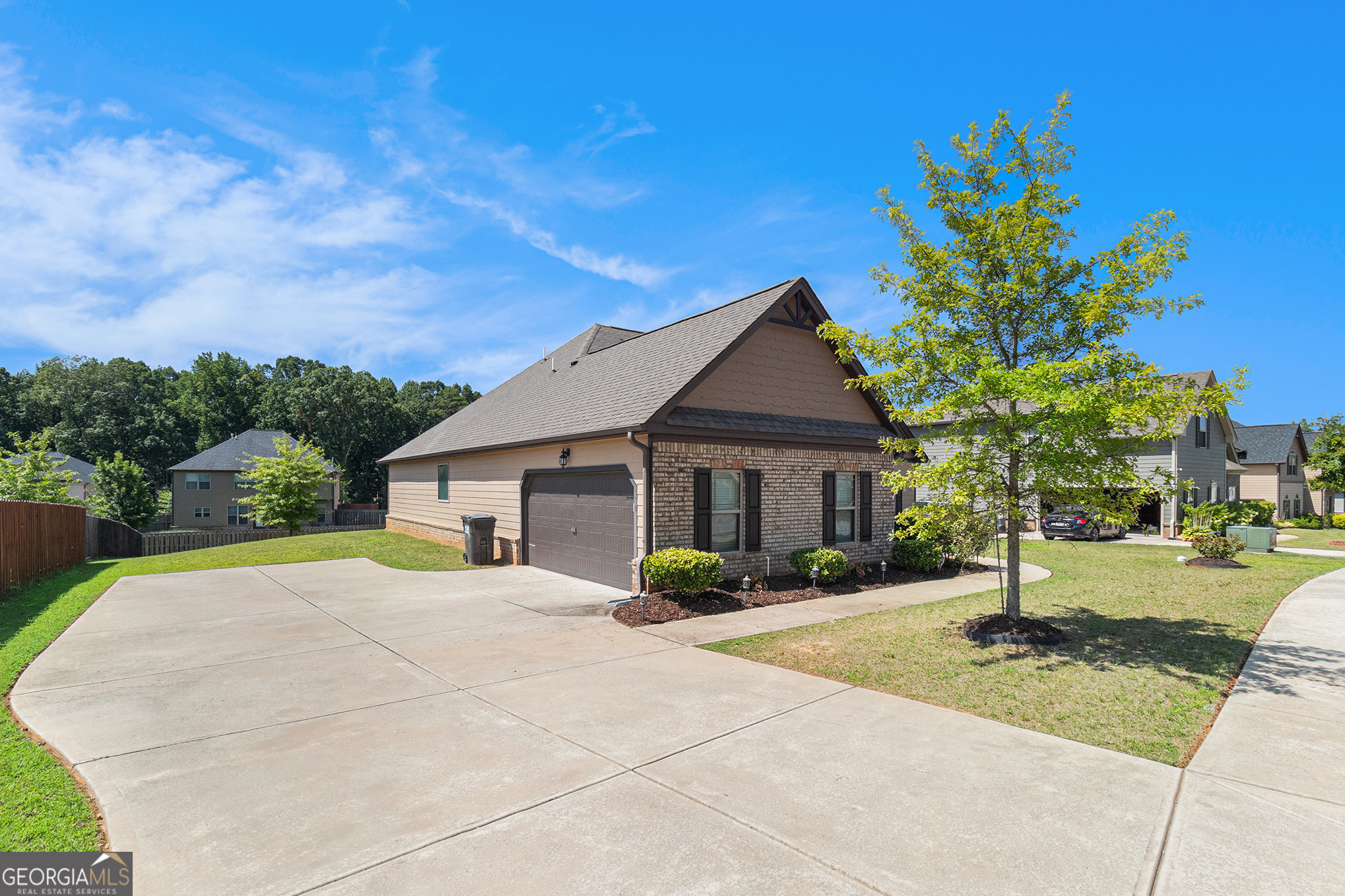 90 Streamside DR
