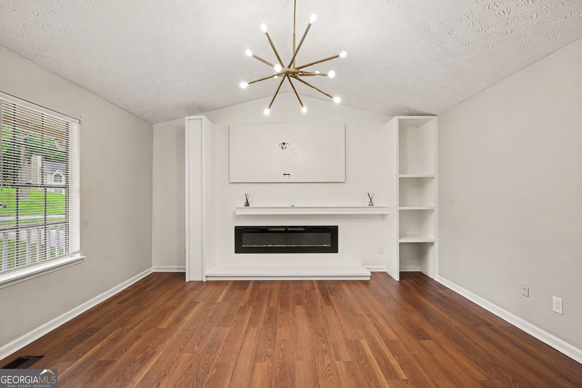 6092 Leverett DR
