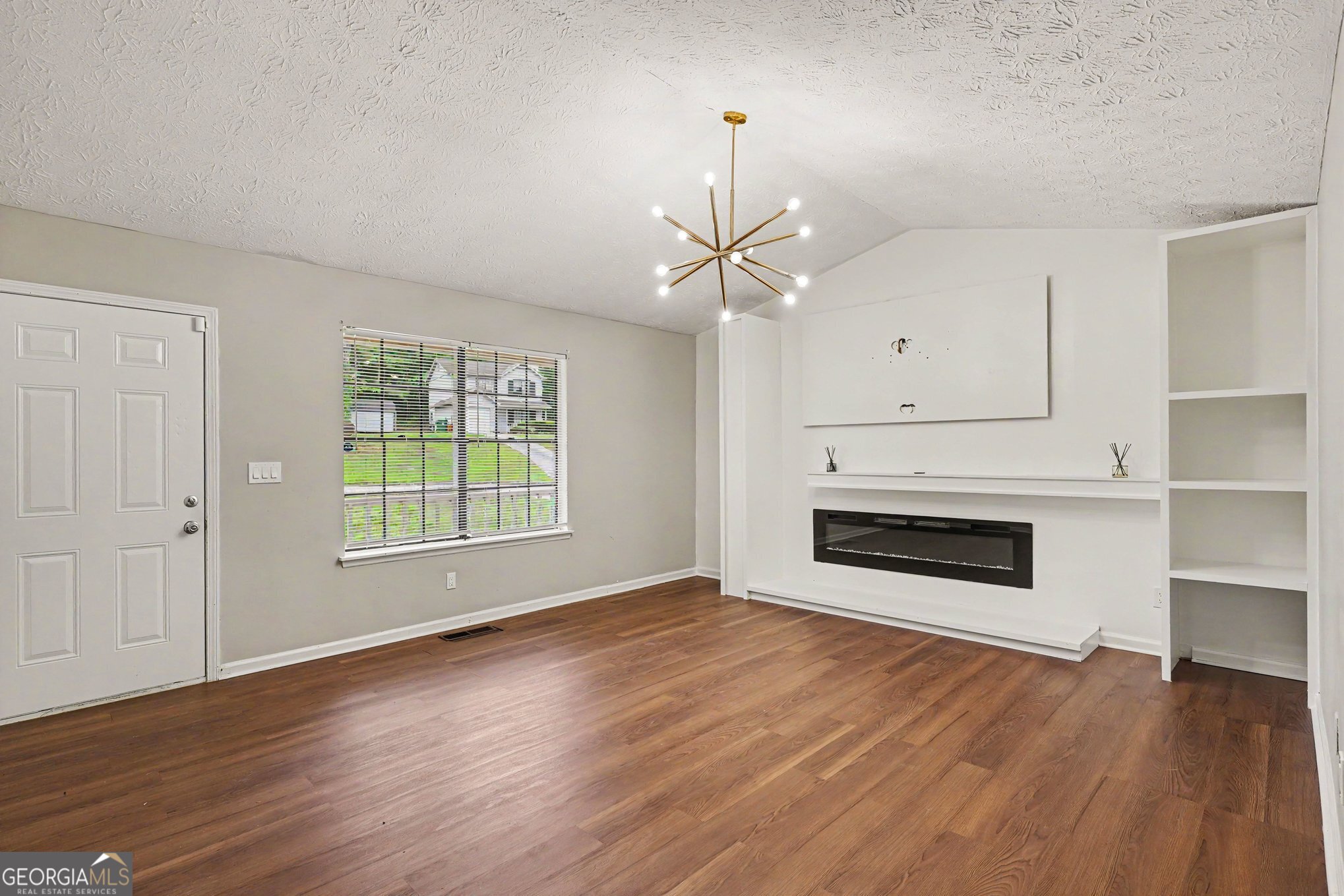 6092 Leverett DR
