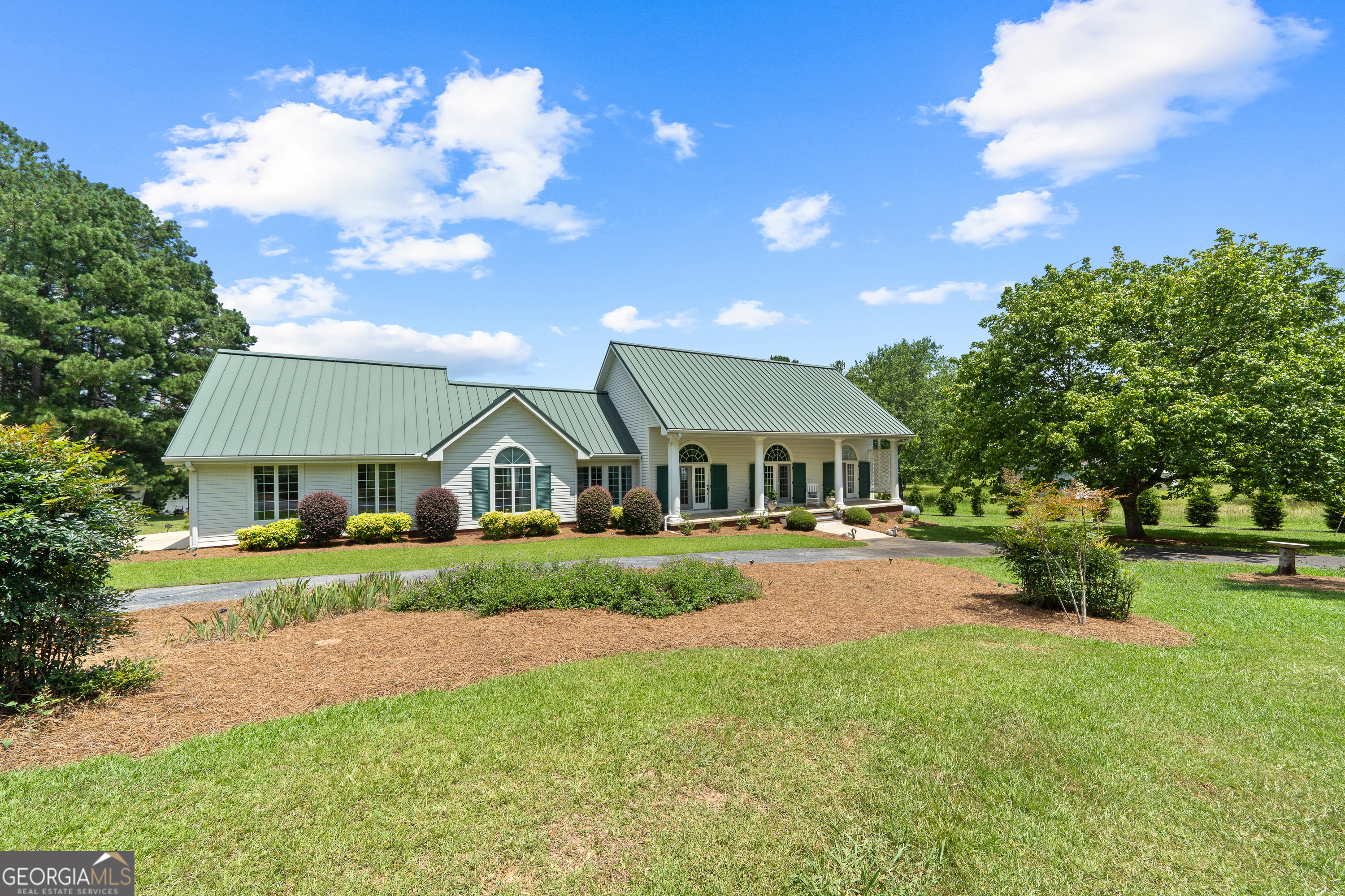 1071 Lakeshore DR