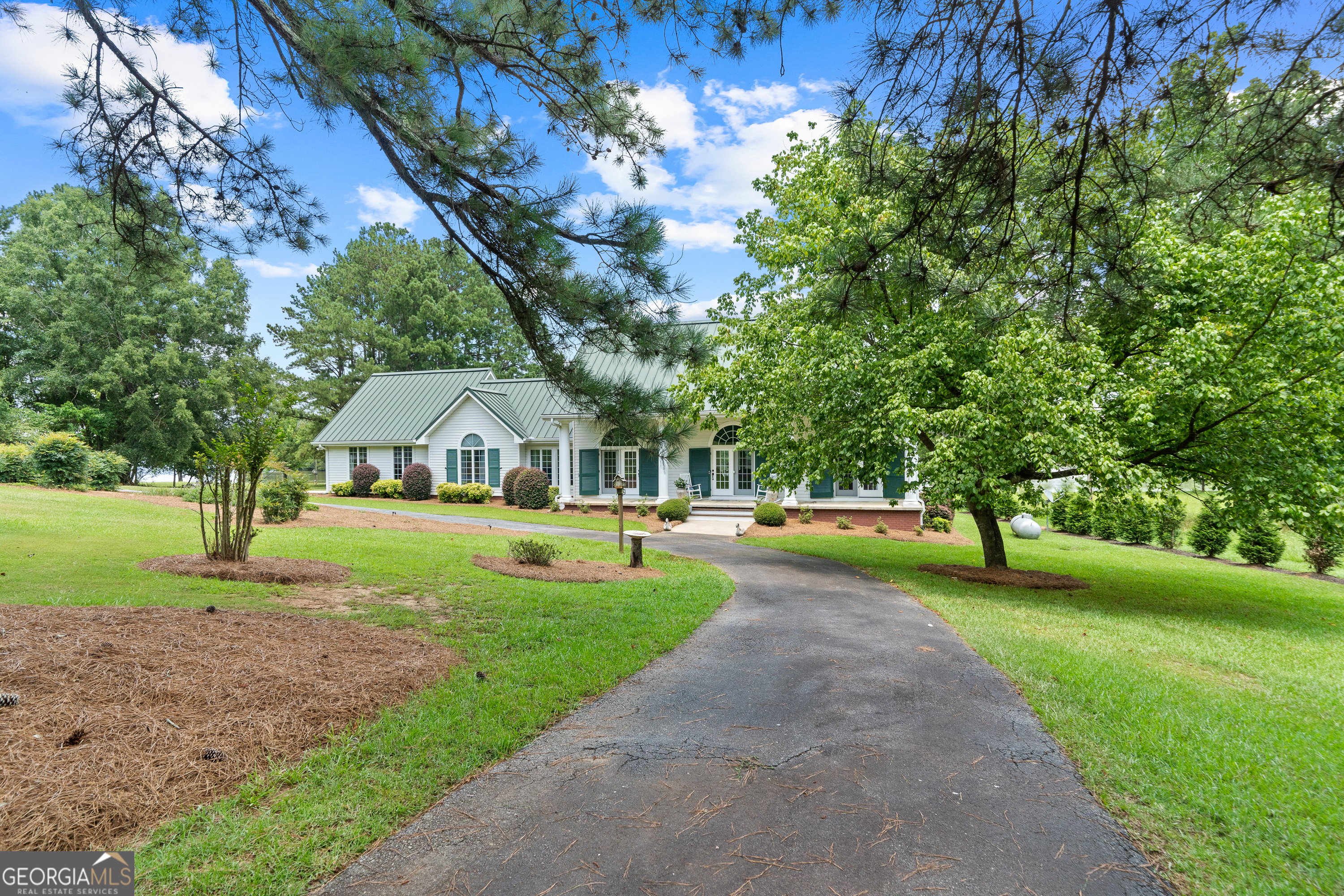 1071 Lakeshore DR