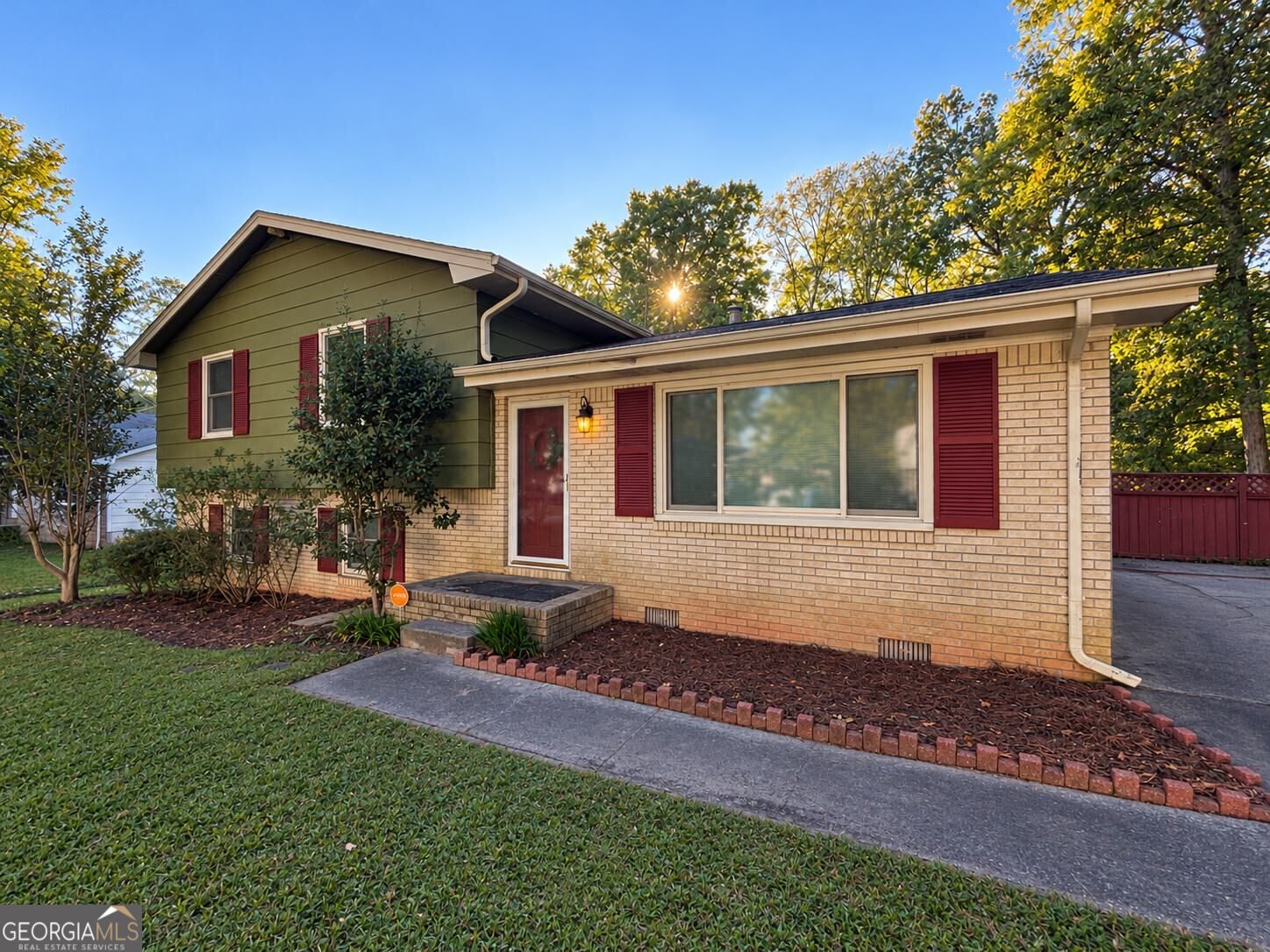 8321 Magnolia DR