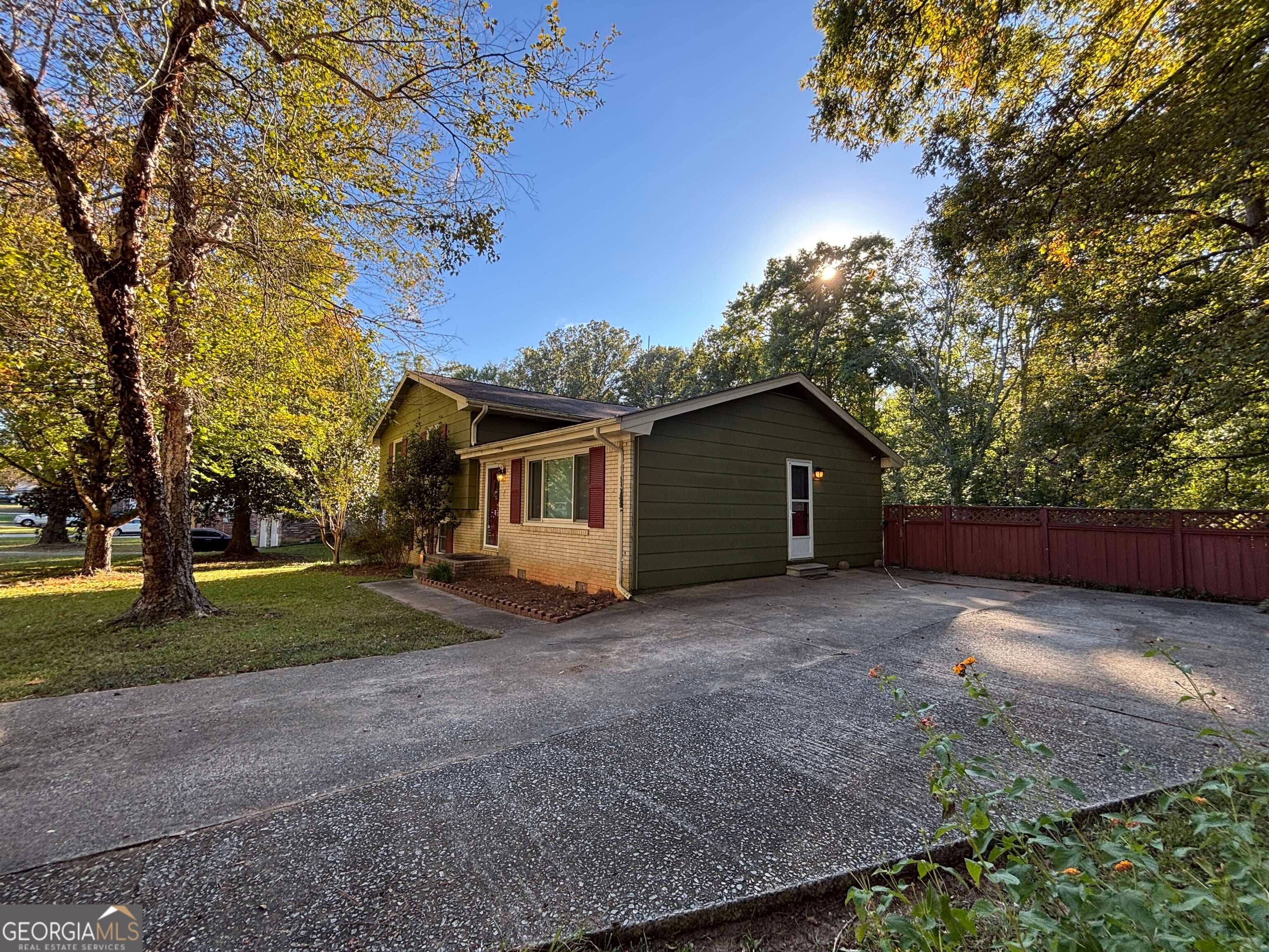 8321 Magnolia DR