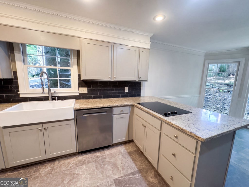 Photo of 305 Old Tree Trc TRCE, Roswell, GA 30075 (MLS # 10849496)