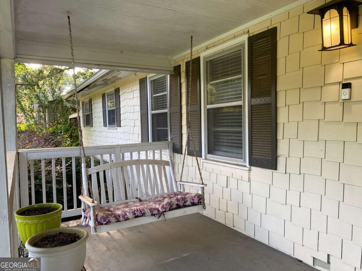1003 Valley DR SE