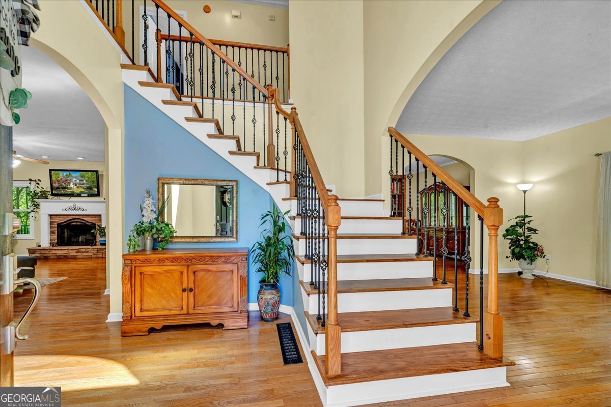 260 Kensington DR