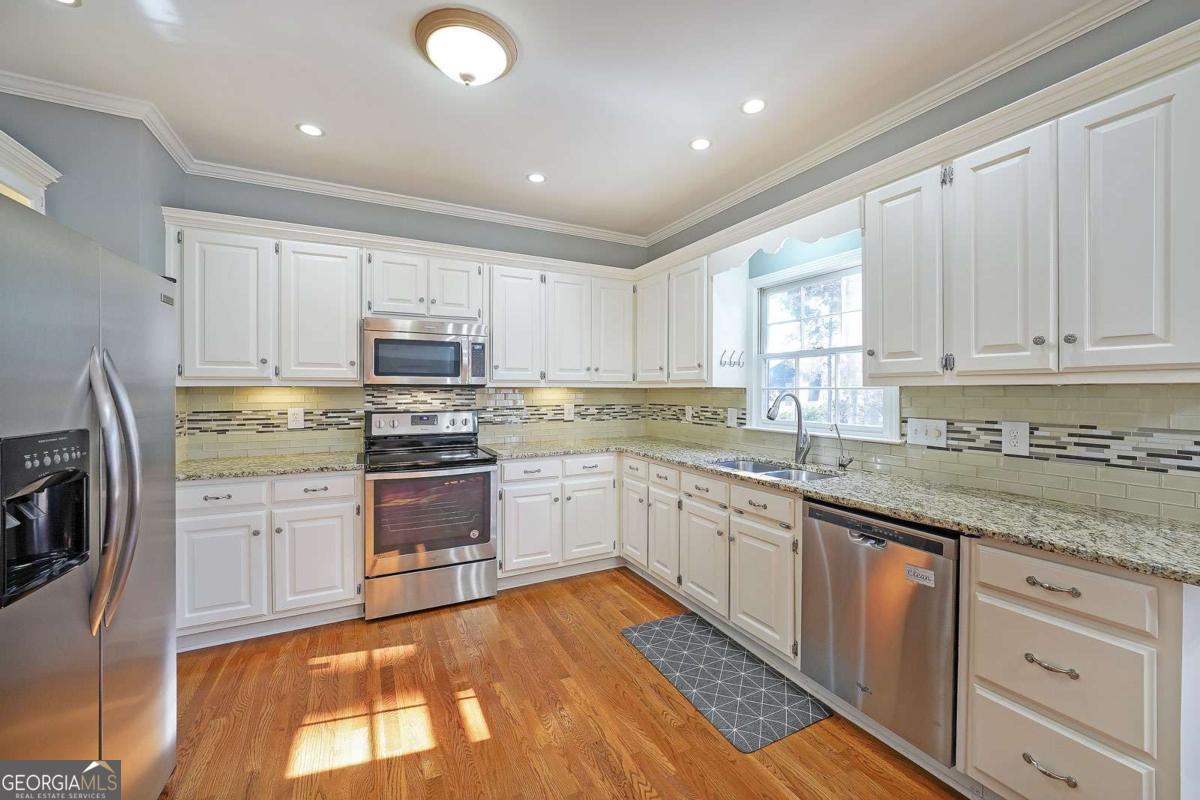 1381 Providence DR