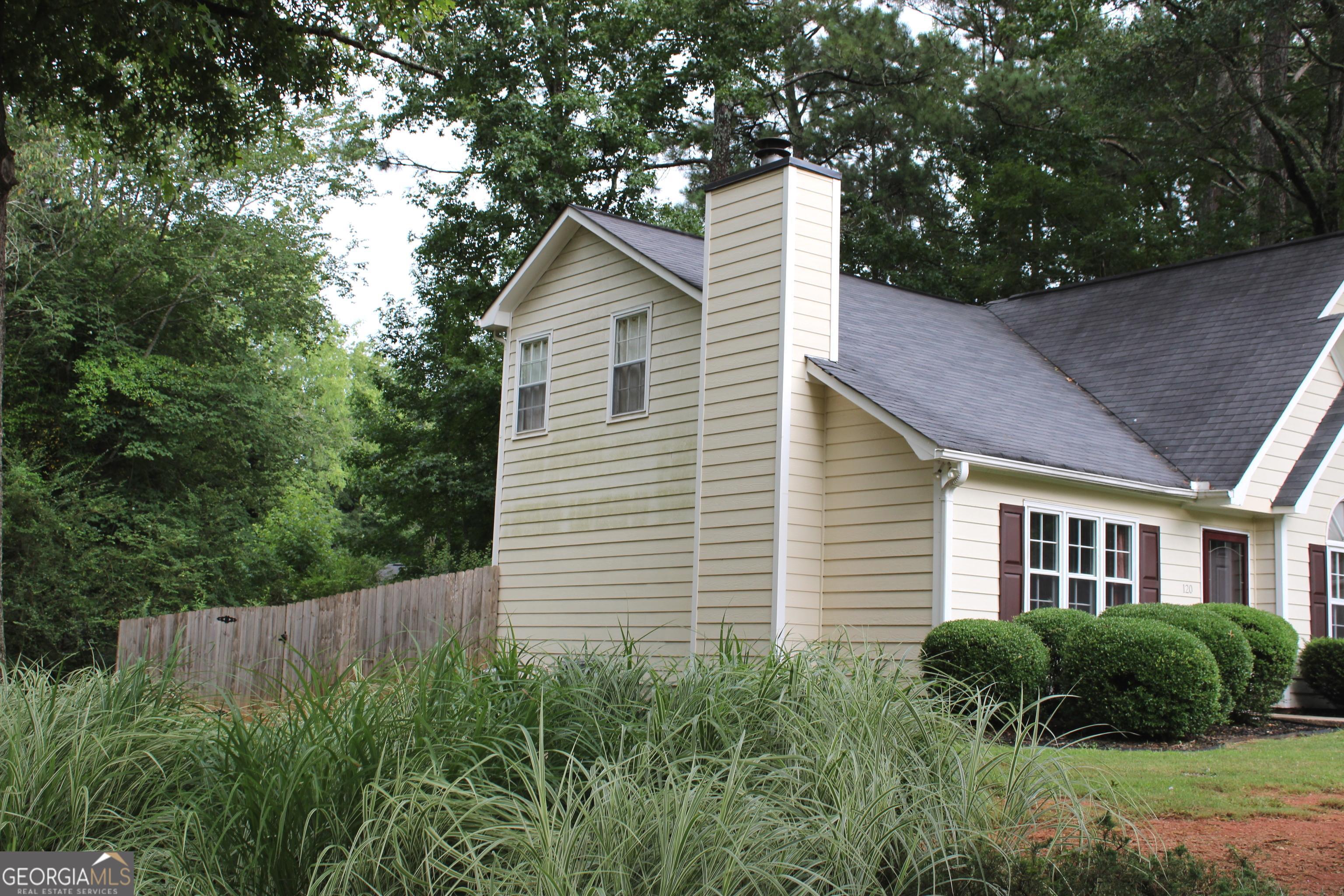 120 Greenwood CIR