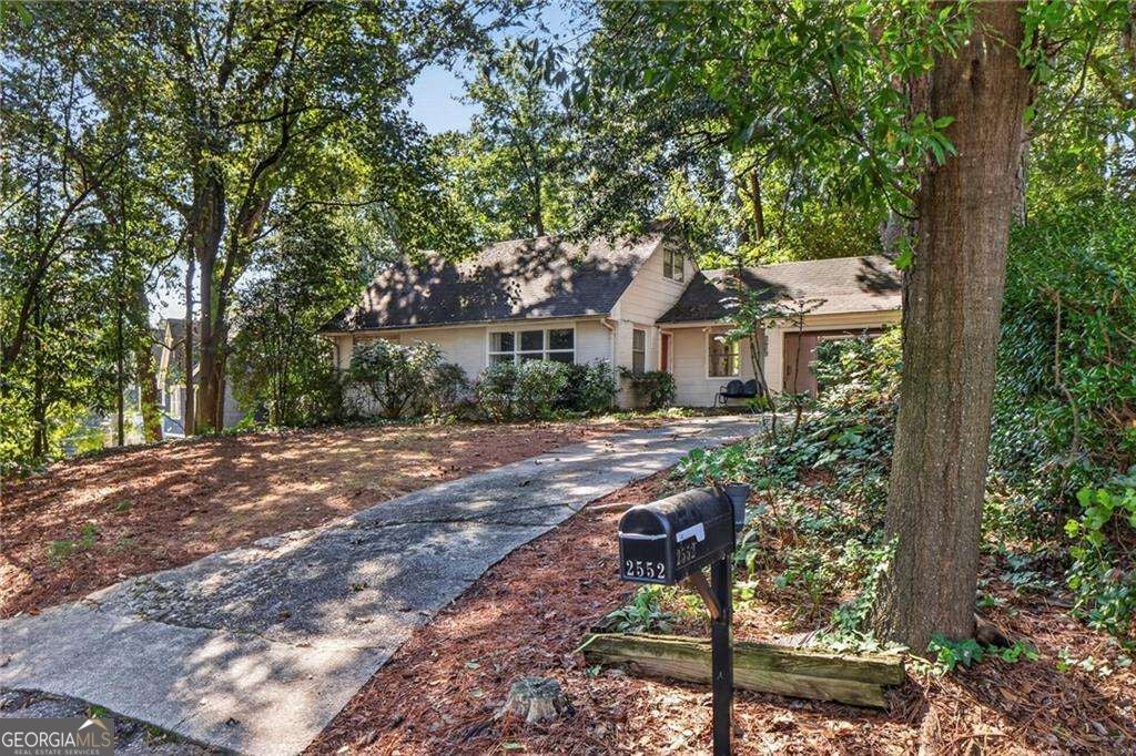 Photo of 2552 Ridgewood Terrace NW, Atlanta, GA 30318 (MLS # 10869228)