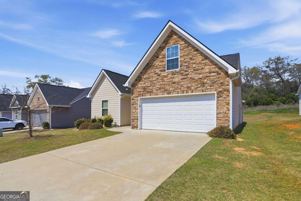 Photo of 133 W Lexington Avenue, Griffin, GA 30223 (MLS # 10719078)
