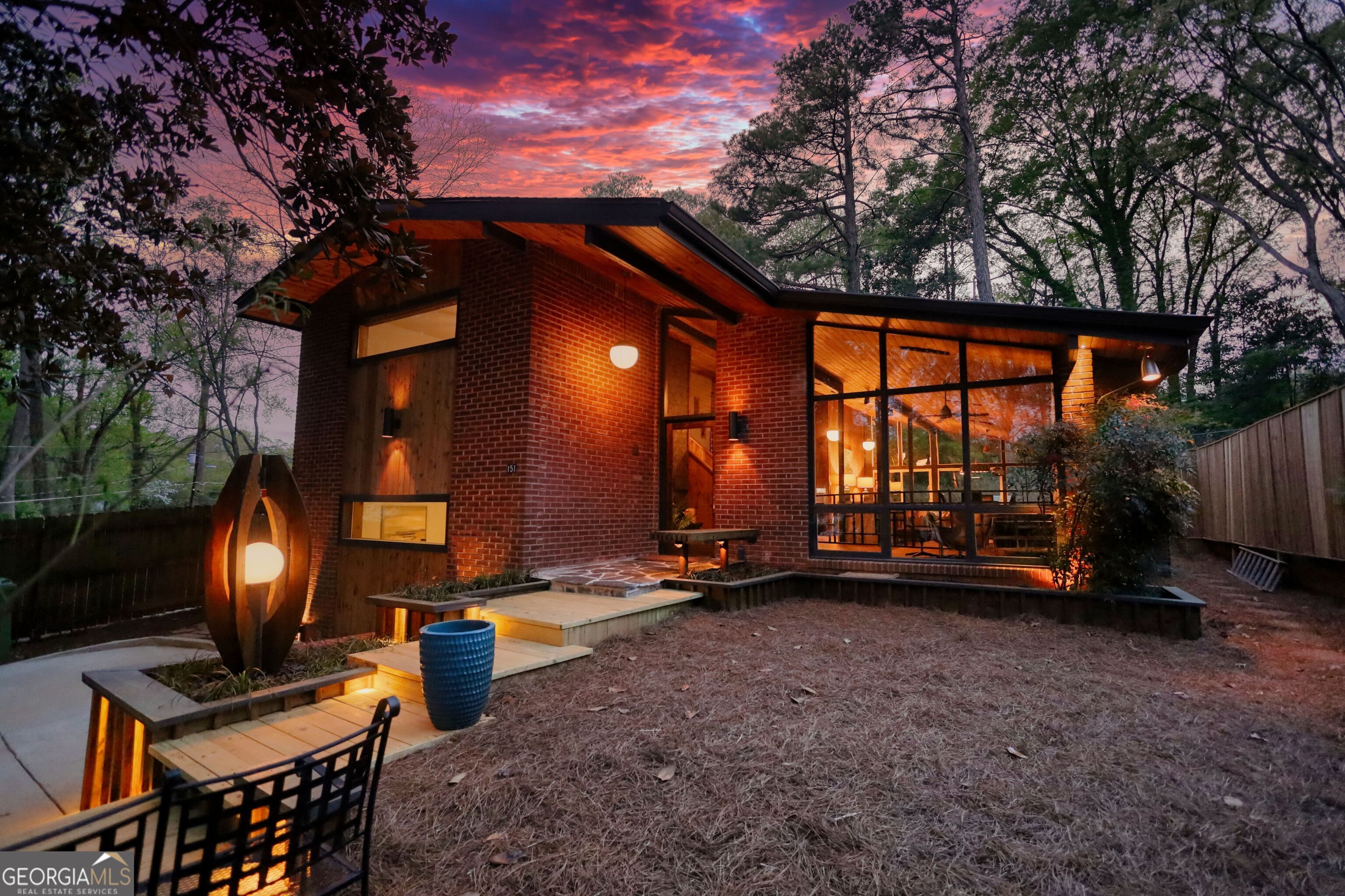 151 Rockmart DR SW