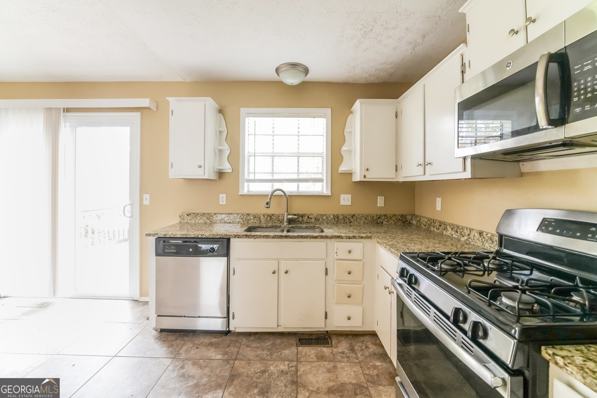 HIGHLAND TRACE - Residential Lease