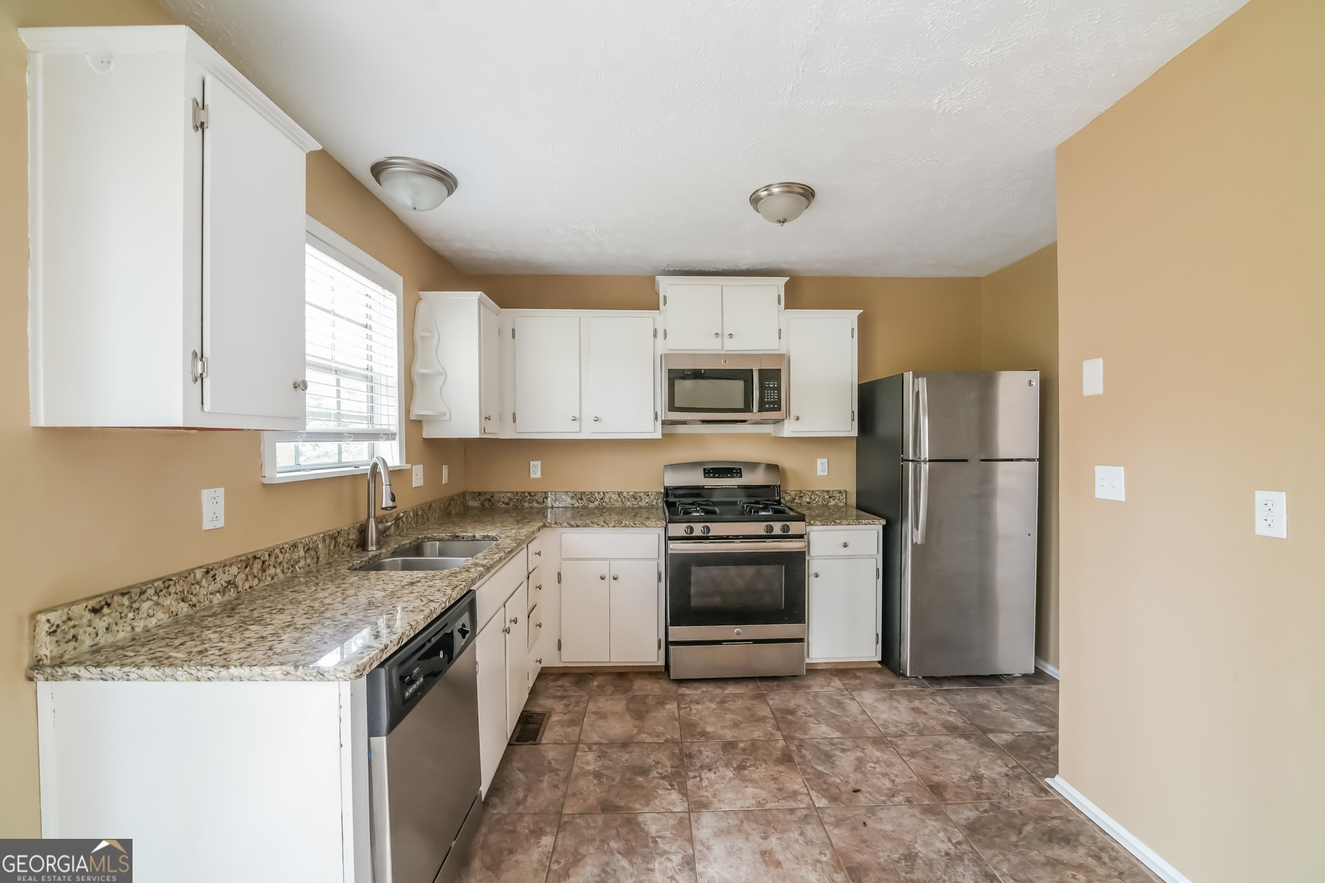 HIGHLAND TRACE - Residential Lease
