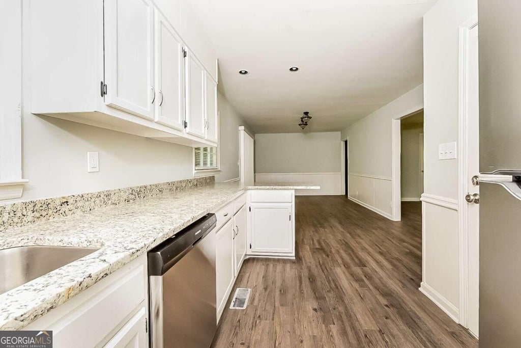 Photo of 110 Ashmore Drive, Newnan, GA 30263 (MLS # 10879740)
