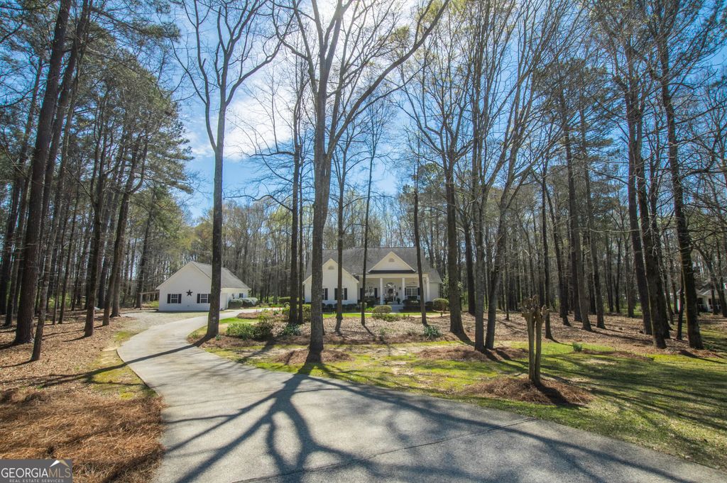 Photo of 2669 Bay Ridge Drive, Loganville, GA 30052 (MLS # 10715244)