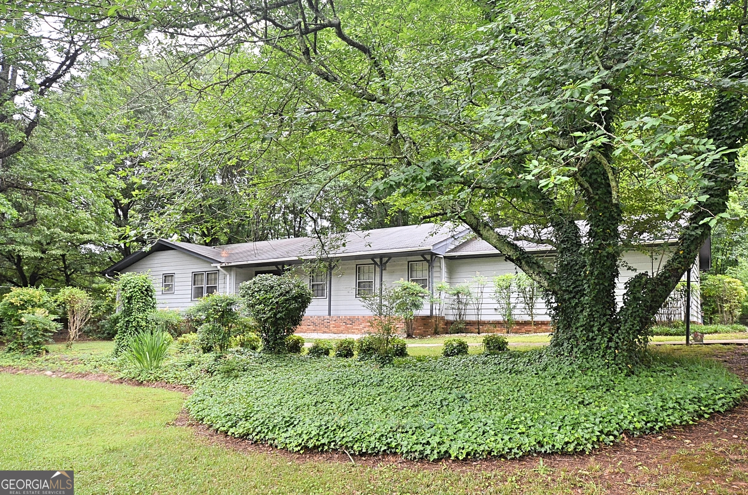 1590 Colonial South DR SW