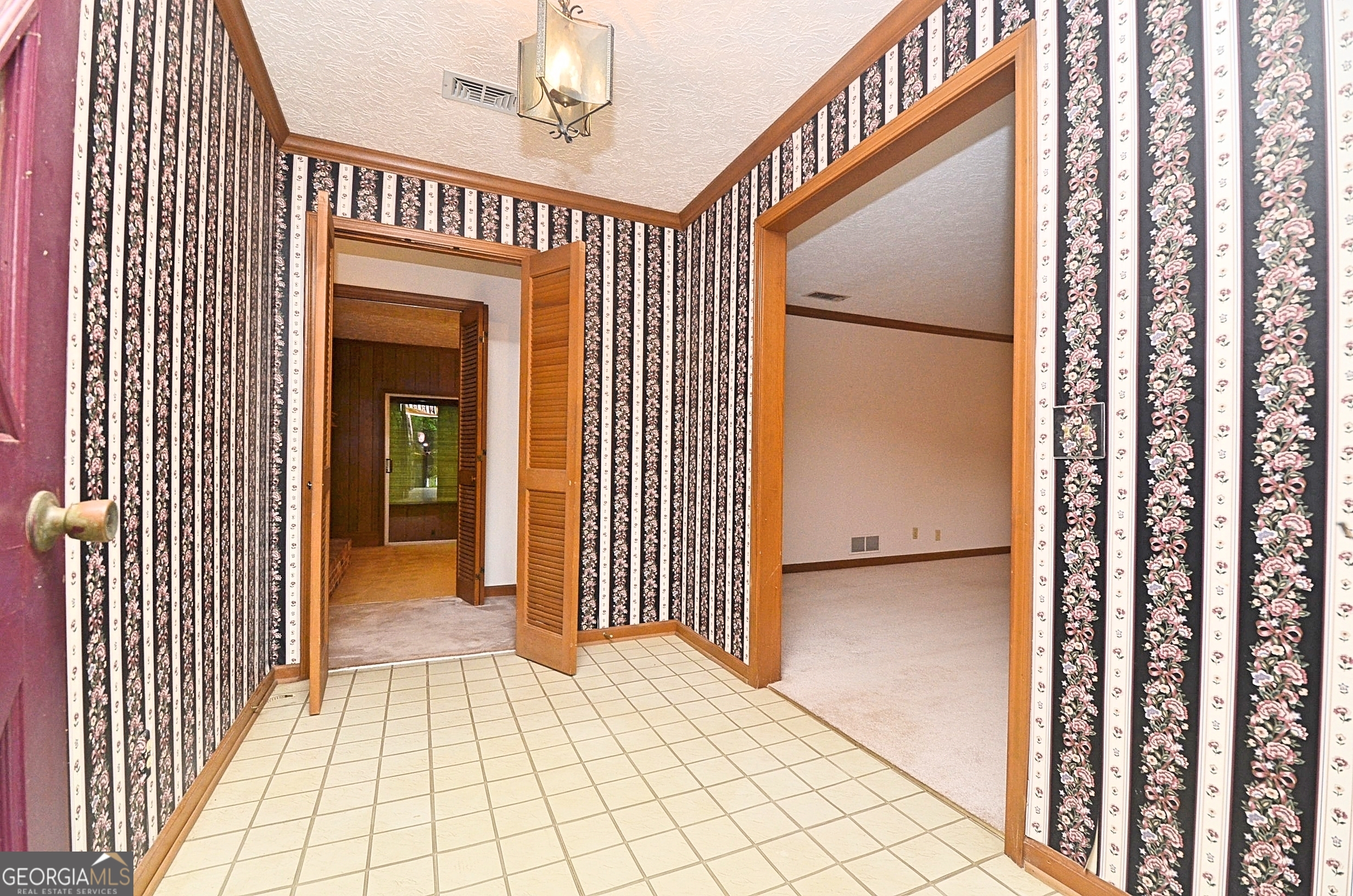 1590 Colonial South DR SW