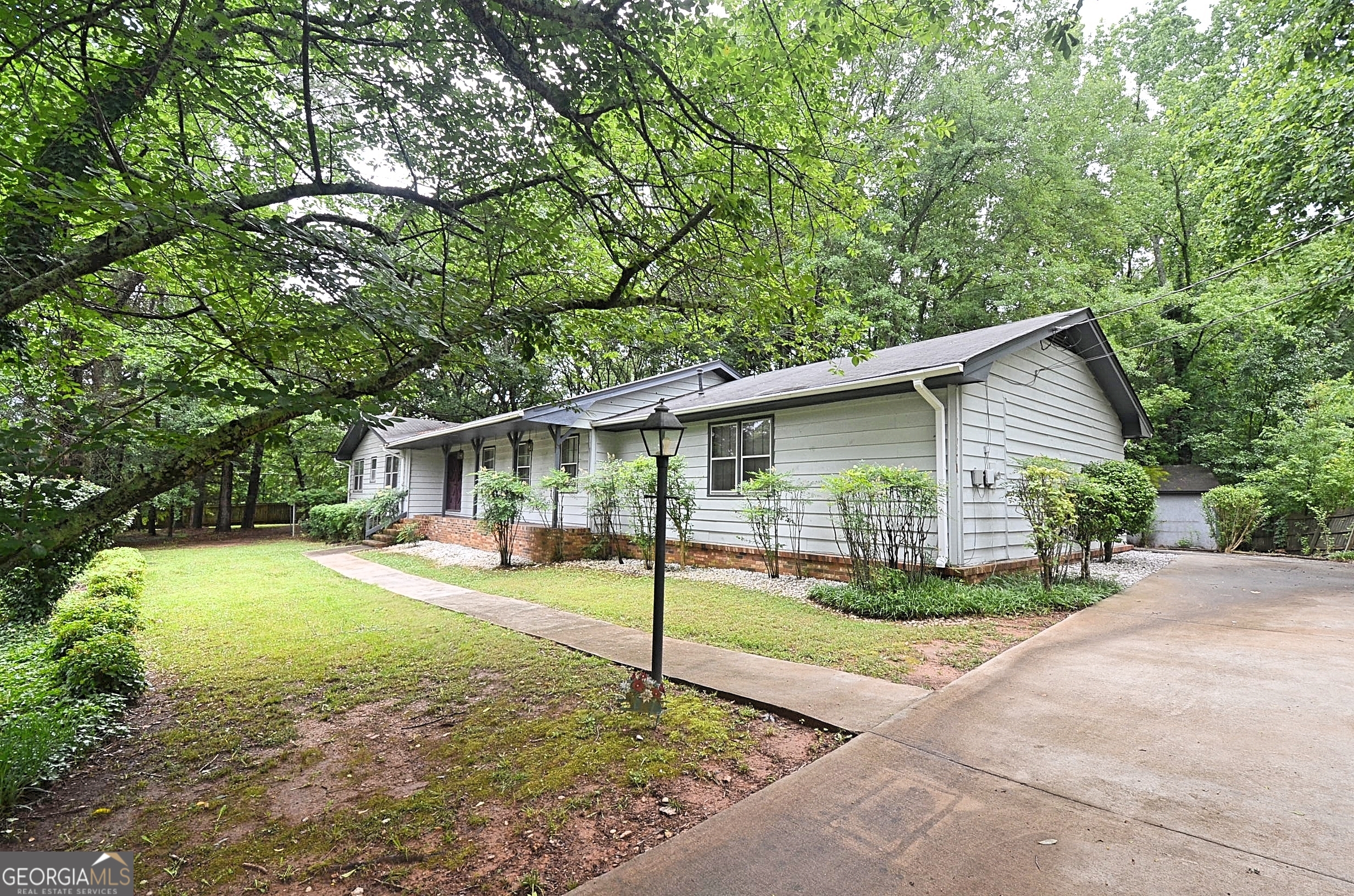 1590 Colonial South DR SW