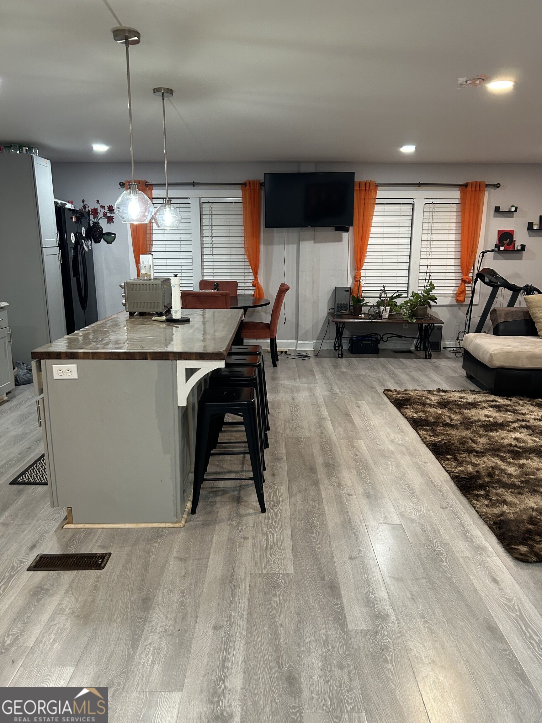 454 Acacia DR