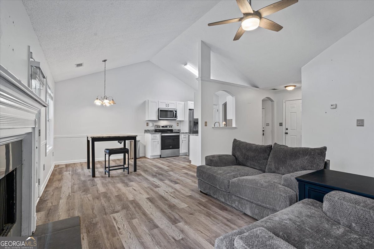 300 Lakeside DR