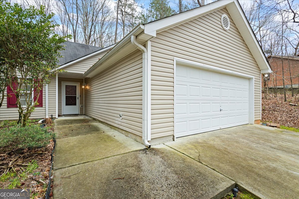 300 Lakeside DR