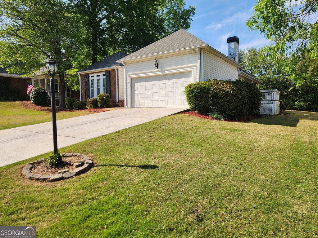 Photo of 160 Fenwyck Commons, Fayetteville, GA 30214 (MLS # 10728766)