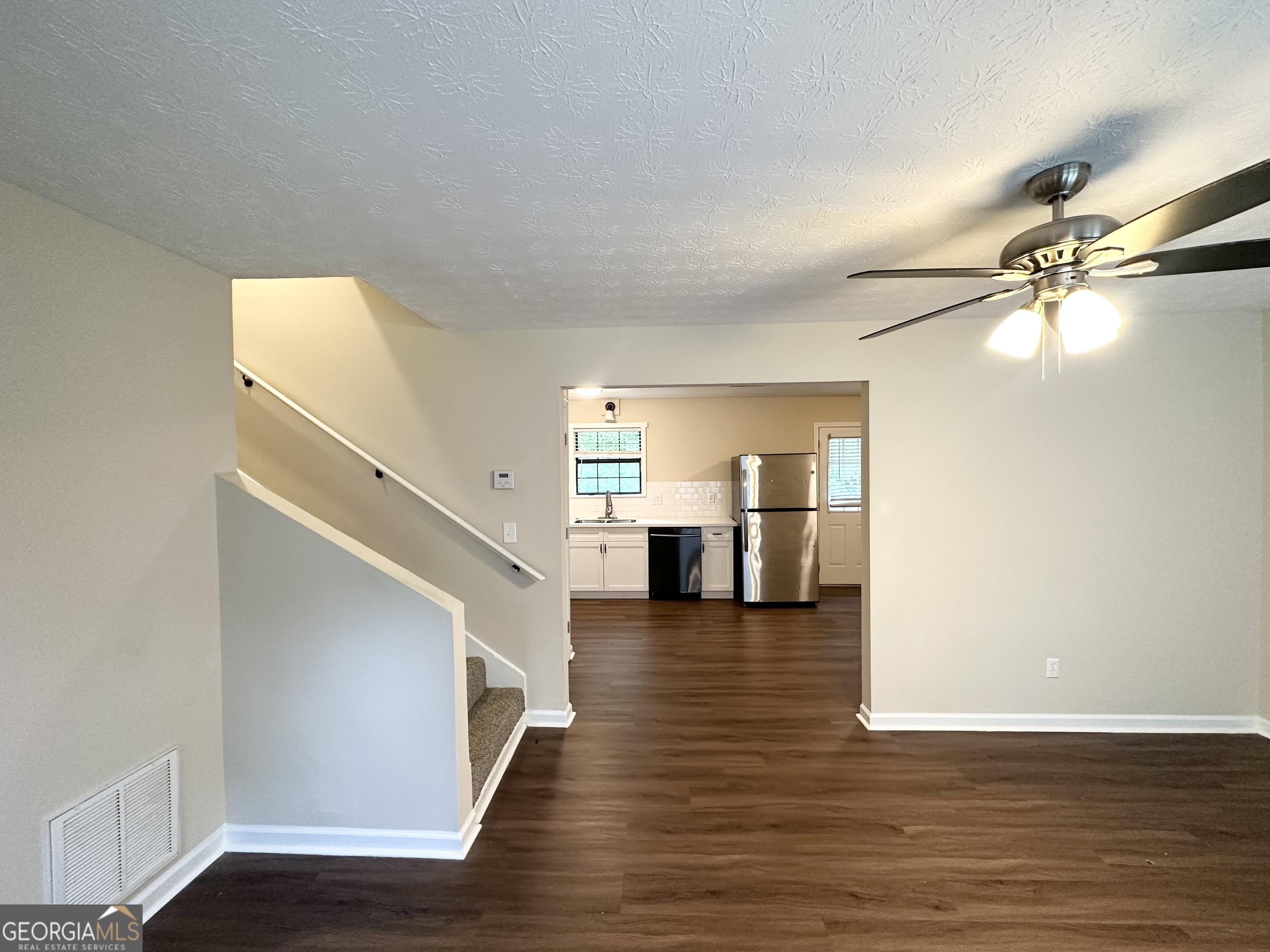 25 Stoneway DR