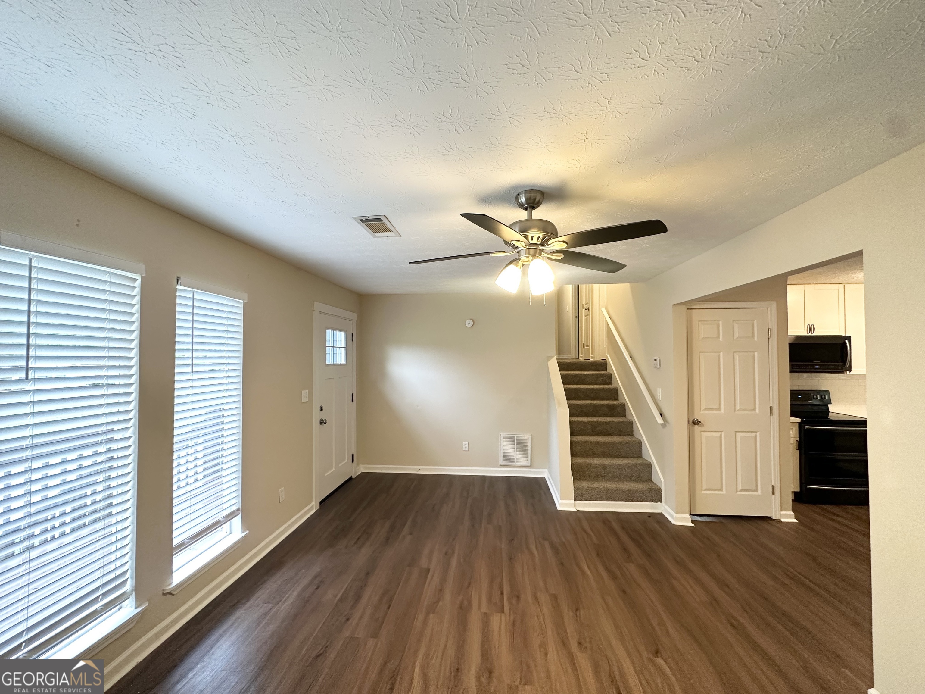 25 Stoneway DR