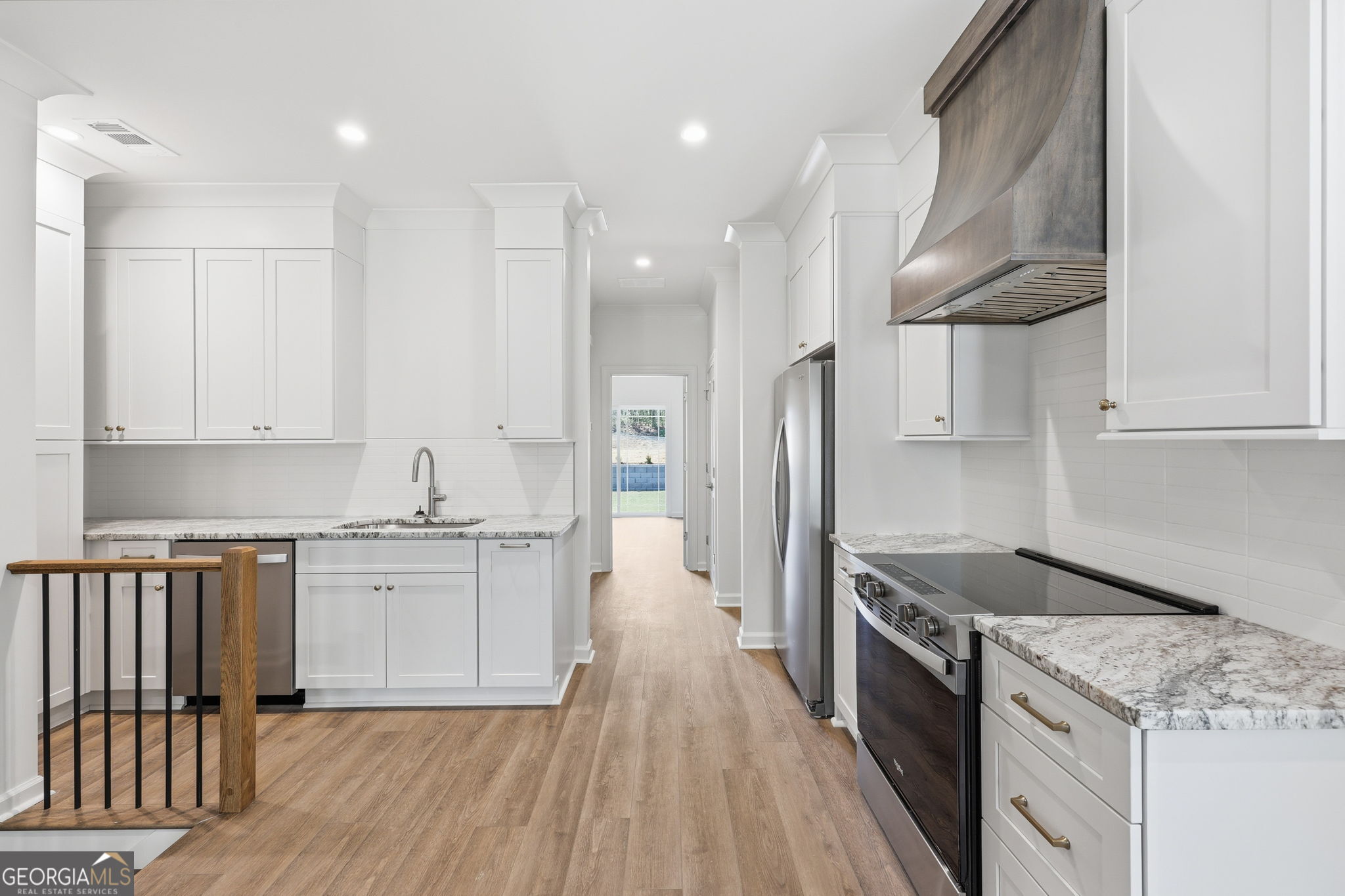1123 Riverside TER