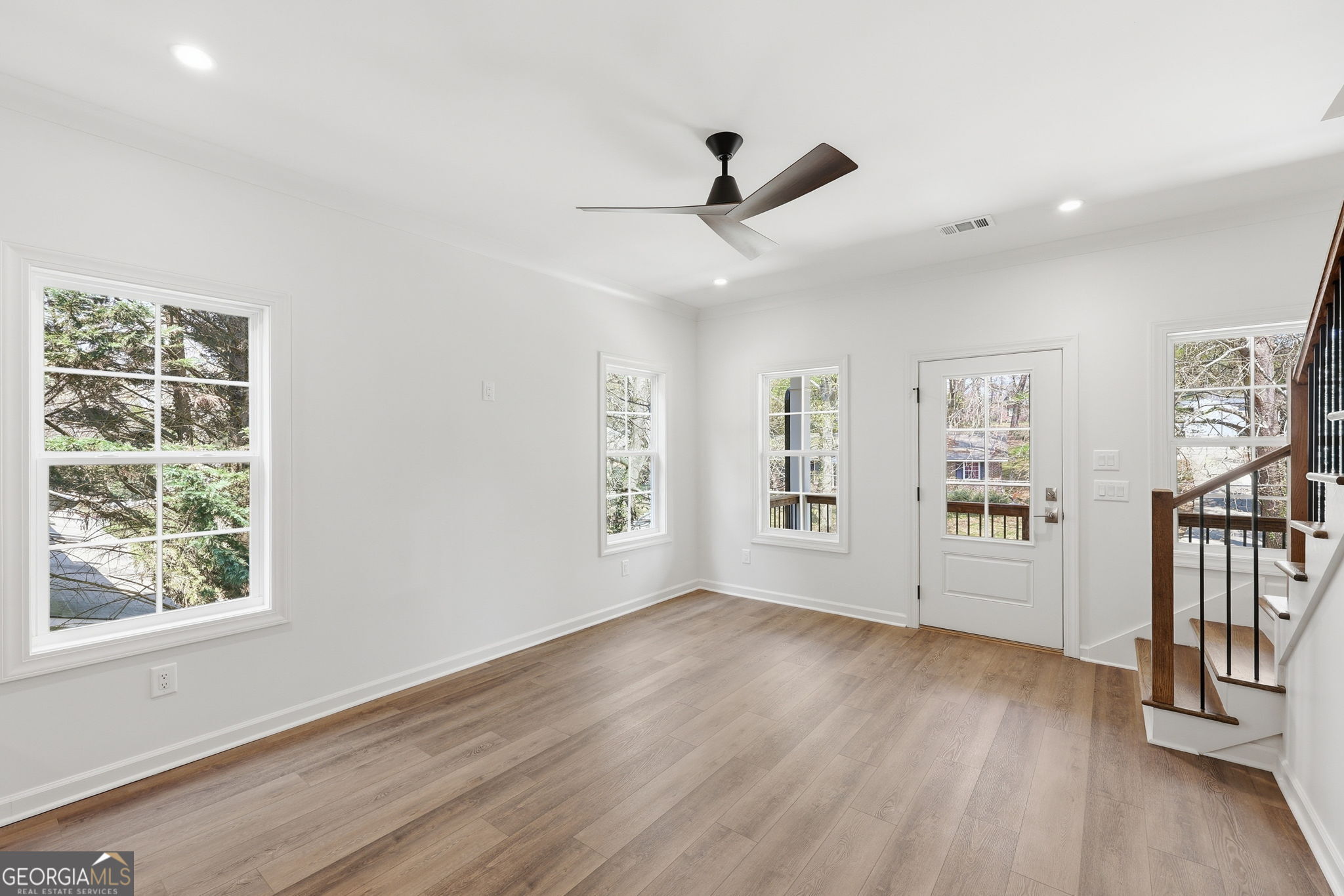 1123 Riverside TER