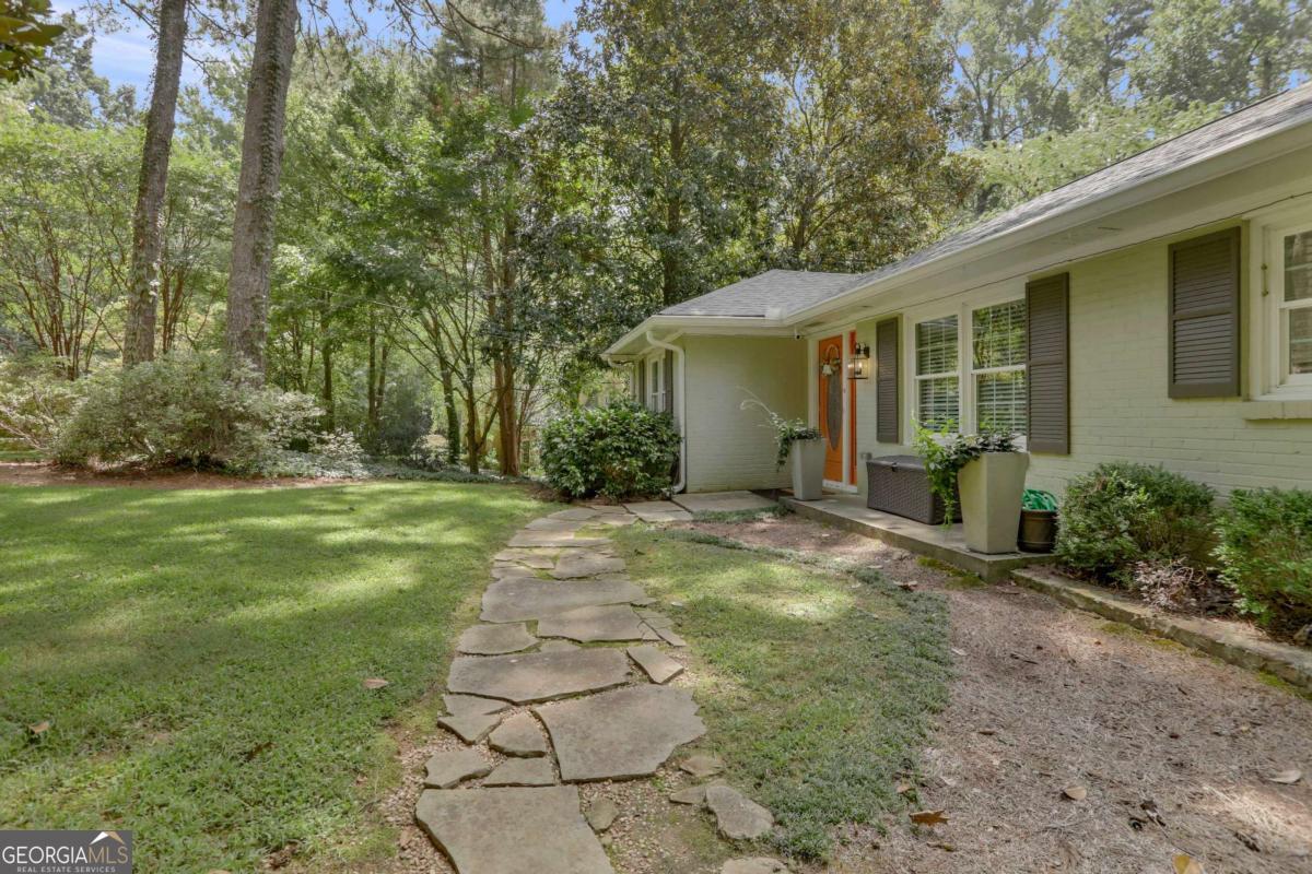 3902 Peachtree Dunwoody RD NE