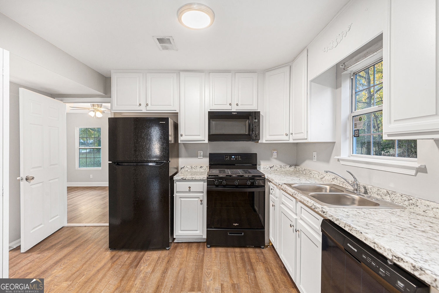 COUNTRY WALK -M154 - Residential