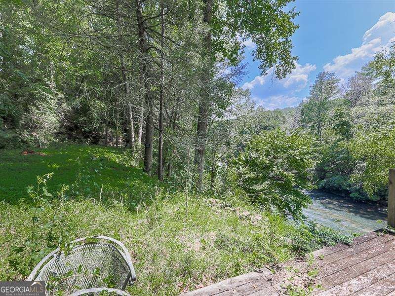 80 Riverbend CIR