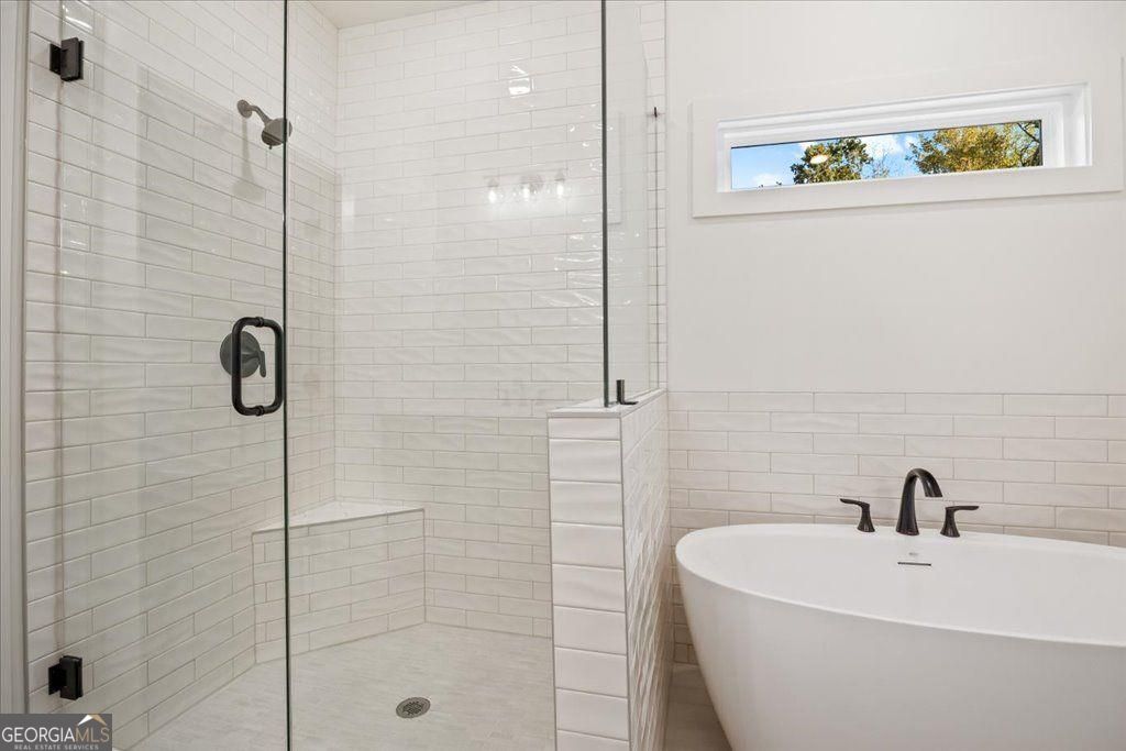 Gainesville, Georgia 30506, United States, 5 Bedrooms Bedrooms, ,5 BathroomsBathrooms,Residential,Active,222641