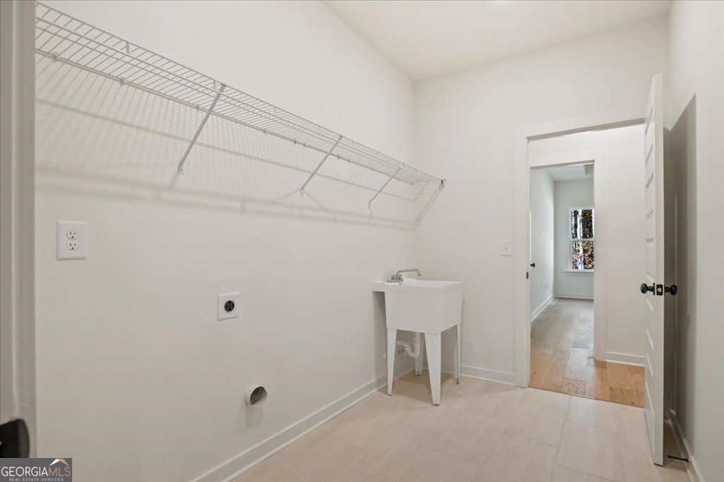 Gainesville, Georgia 30506, United States, 5 Bedrooms Bedrooms, ,5 BathroomsBathrooms,Residential,Active,222641