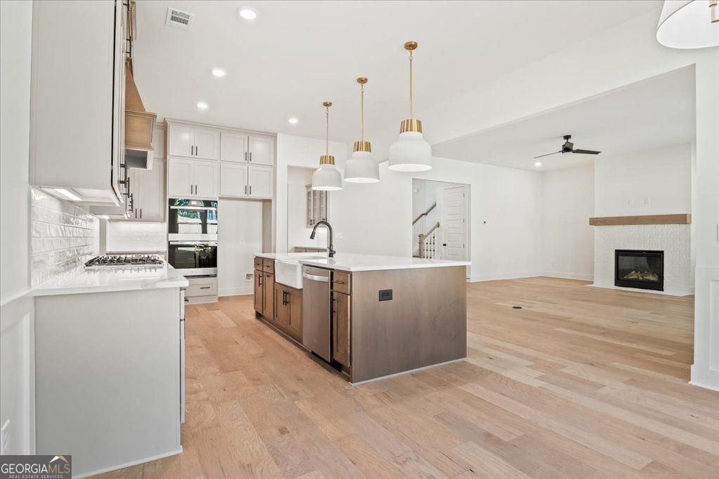 Gainesville, Georgia 30506, United States, 5 Bedrooms Bedrooms, ,5 BathroomsBathrooms,Residential,Active,222641