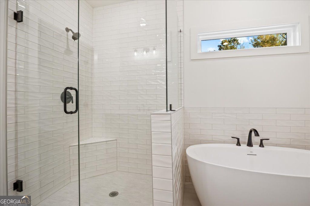 Gainesville, Georgia 30506, United States, 5 Bedrooms Bedrooms, ,5 BathroomsBathrooms,Residential,Active,222641