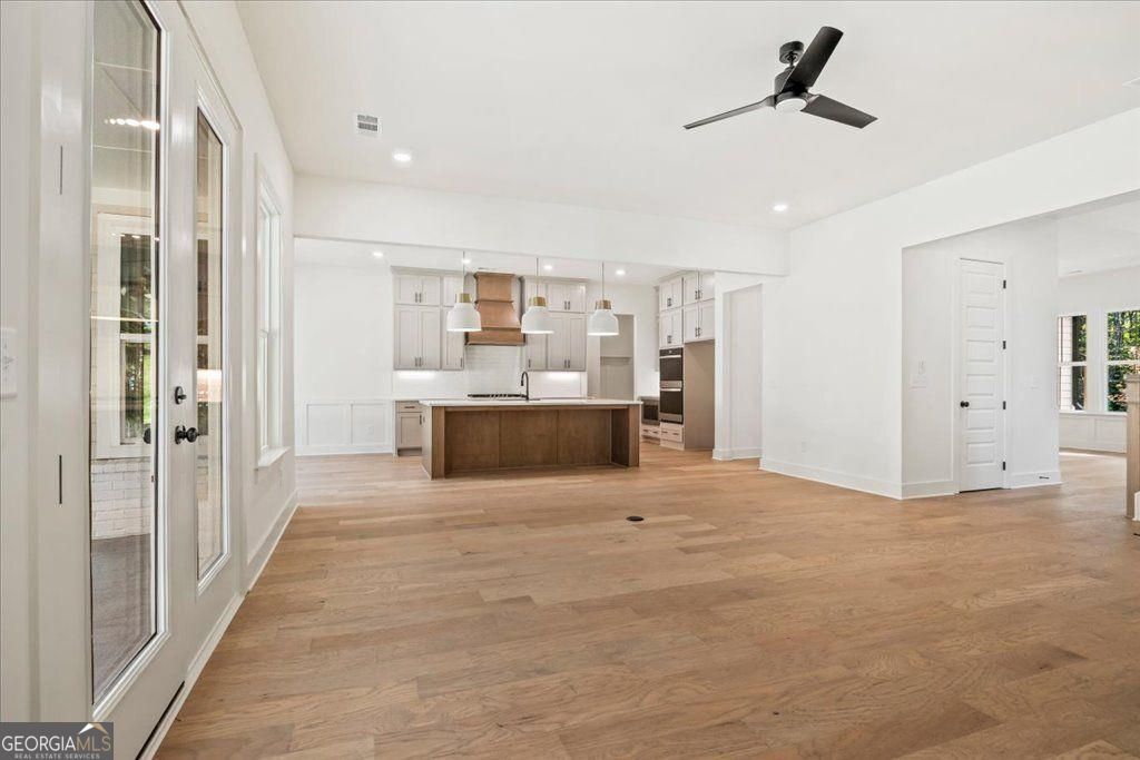 Gainesville, Georgia 30506, United States, 5 Bedrooms Bedrooms, ,5 BathroomsBathrooms,Residential,Active,222641