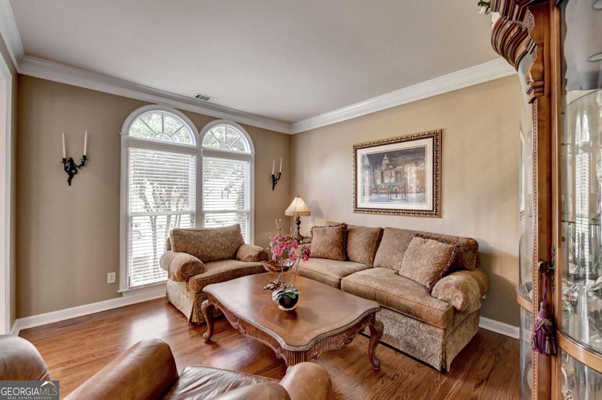 655 Rosebury LN