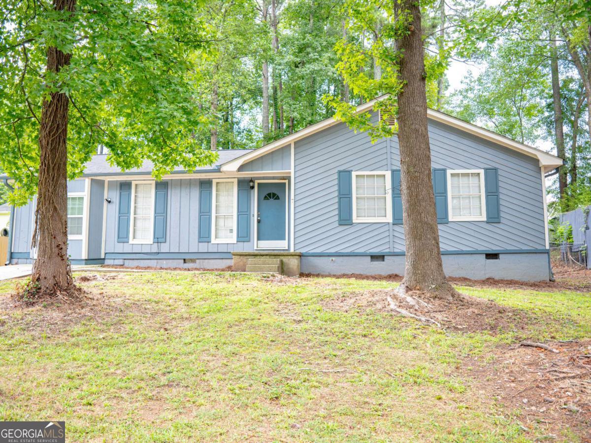 Nice updated home... This home features spacious living both inside and outside. Large open kitchen. Move In ready and waiting for your personal touches. Cash, Conventional, or FHA.