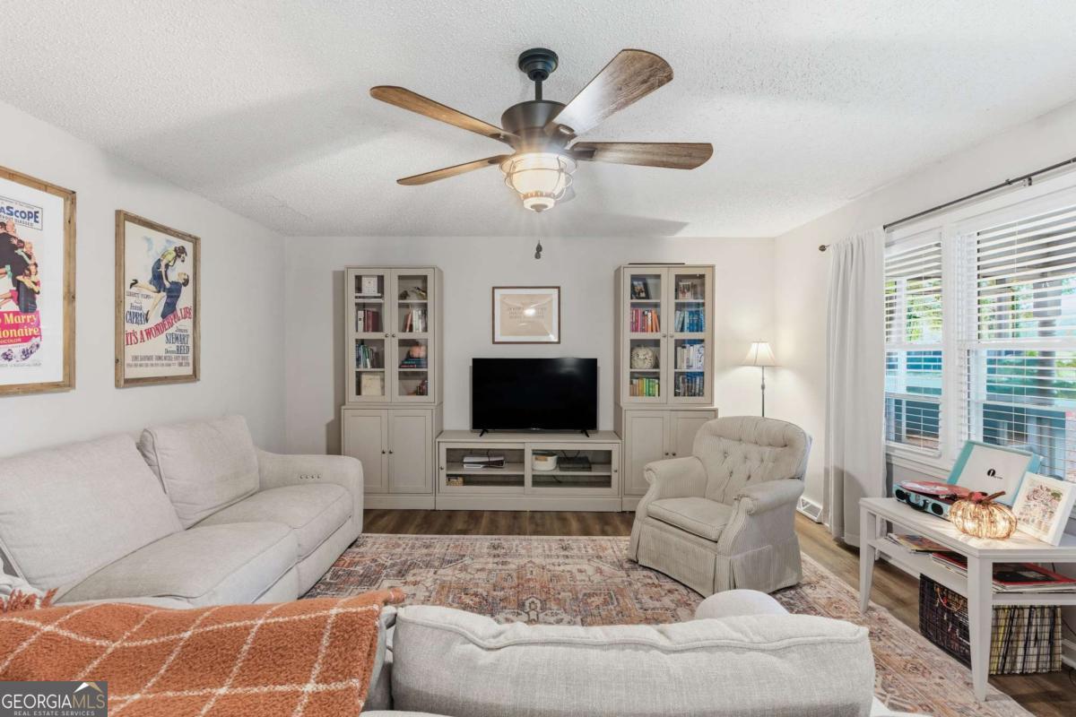 1024 New Rosedale RD NE