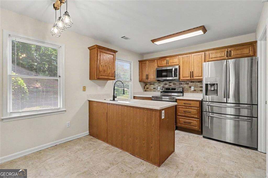 7101 Woodridge LN