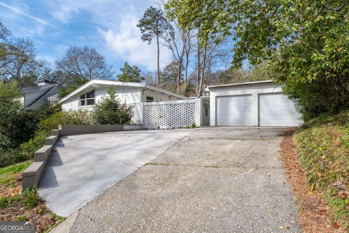 3906 Land O Lakes DR NE