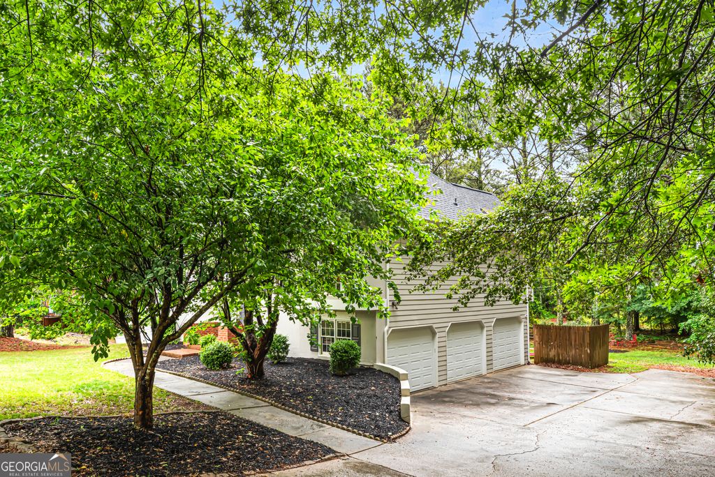Photo of 105 Leyland Court, Fayetteville, GA 30215 (MLS # 10740116)