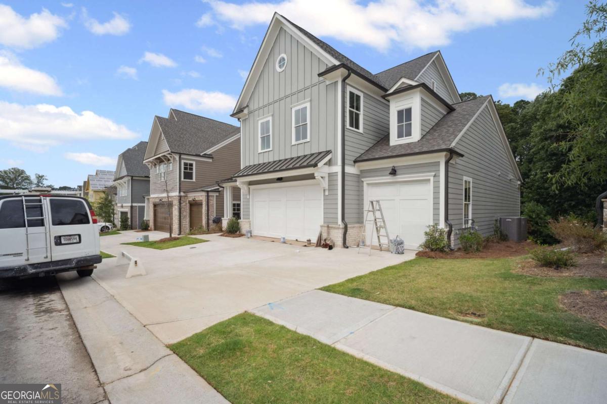 845 Lakemont DR