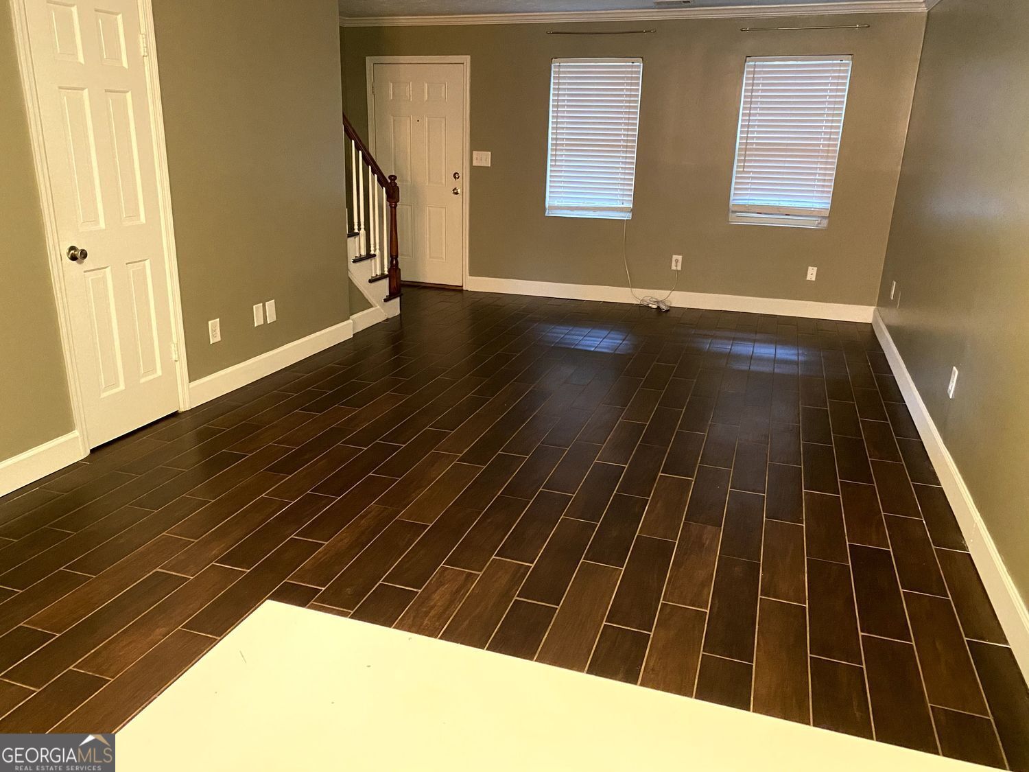 Home is currently occupied by tenant until 9/18 Only open available days are Monday and Wednesday 10AM-4PM. Must schedule with agent 24hrs in advance. Spacious 2x2.5 Condo, All brick townhouse in a gated community located in the heart of Sandy Springs. Pool, and tennis court. Exit 6 on Northridge. Less 2 mile drive to Chattahoochee River. Close proximity to GA400! Multiple shopping centers. Seller Motivated, Offering HSA Warranty for 1 year.