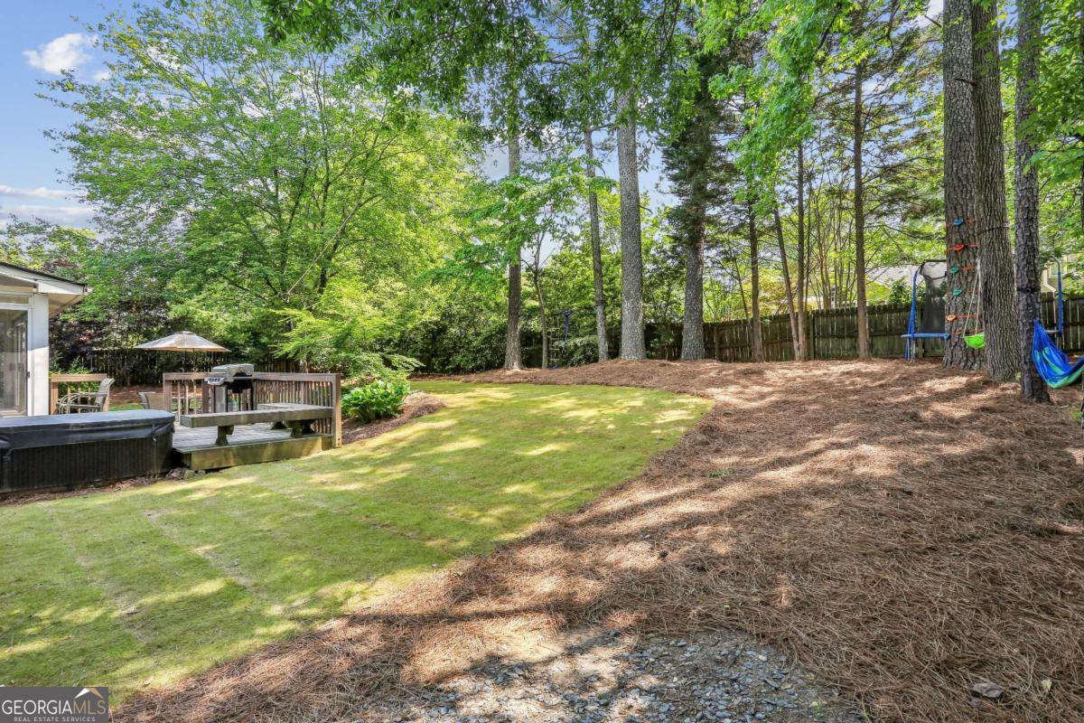 3322 Woodsfield DR NE